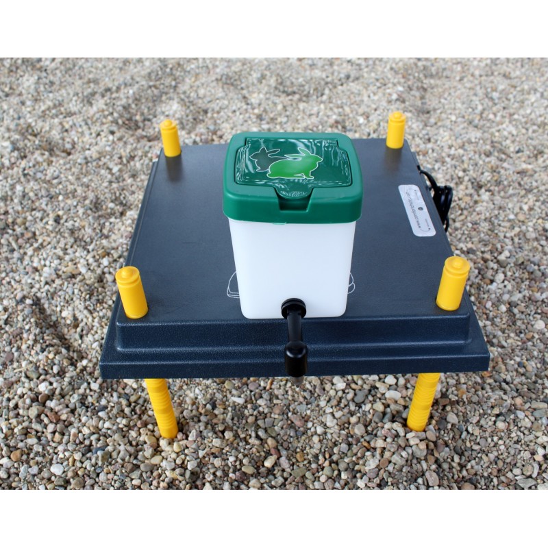 Płyta grzewcza dla piskląt 40 x 40 cm z poidłem kropelkowym 0,5 l